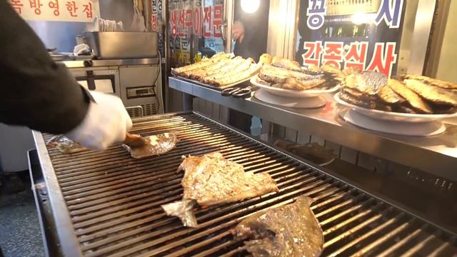 Assorted Grilled Fish / 생선구이 50년된 맛집(고등어,삼치,굴비,꽁치) / Grilled briquette fish /Korean street food смотреть онлайн