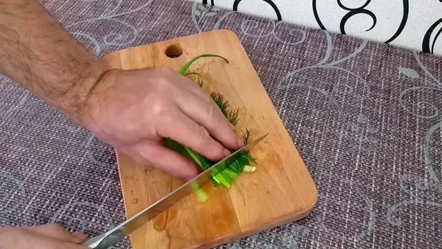 Беру селедку, свеклу и готовлю отличный салат. смотреть онлайн