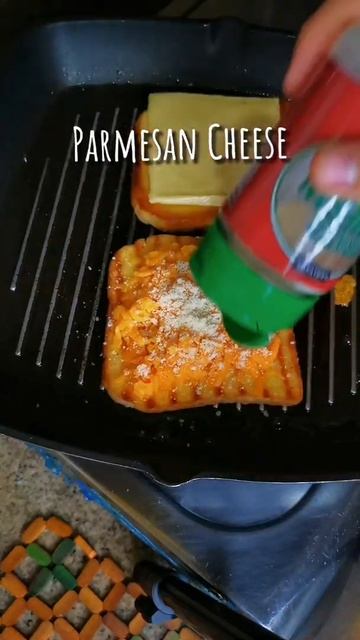 Easy Grilled Cheese Recipe with Three Cheese #shorts смотреть онлайн