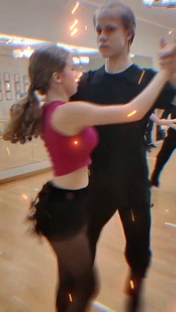 Cha-cha-cha Closed Hip-Twist Lady Leg action смотреть онлайн