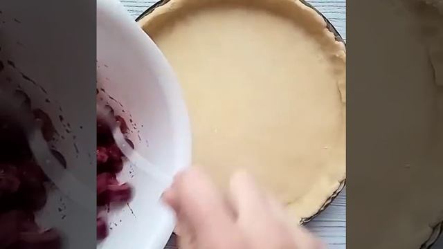 Вишнёвый пирог с меренгой на песочном тесте рецепт #Shorts смотреть онлайн