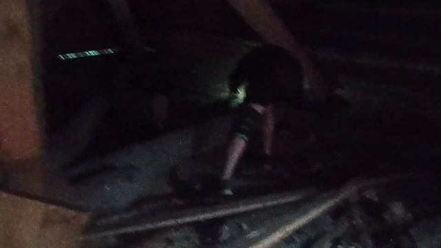 Просидели на чердаке заброшенной больницы 2 часа , но мы были не одни. смотреть онлайн