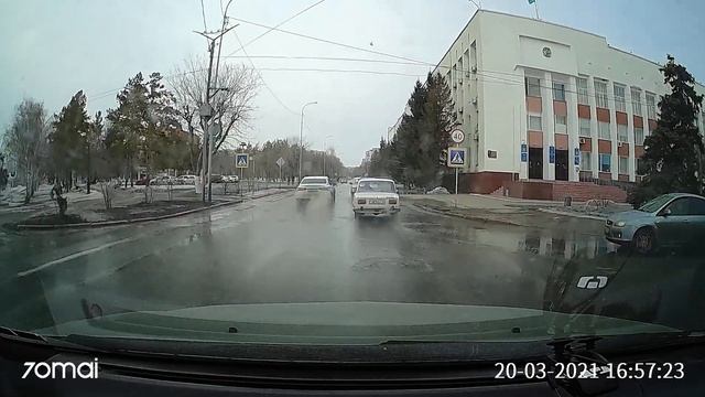 1с007рк55. 20.03.21. Астаны-Каирбаева. Движение по встречной, через перекресток смотреть онлайн