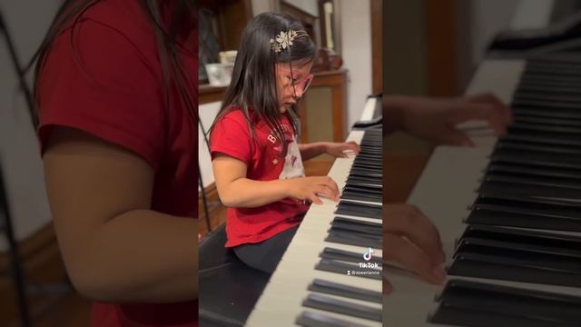 Zoë Erianna(6) Plays Her Original Masterpiece "Butterfly In A Beautiful Garden" смотреть онлайн