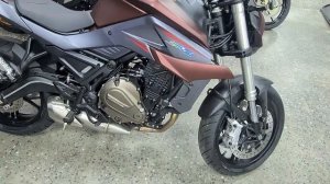 Мотоцикл QJMotor SRK700 запустил двигатель