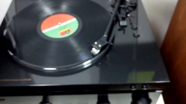 DENON DP-300F Fully Automatic Turntable