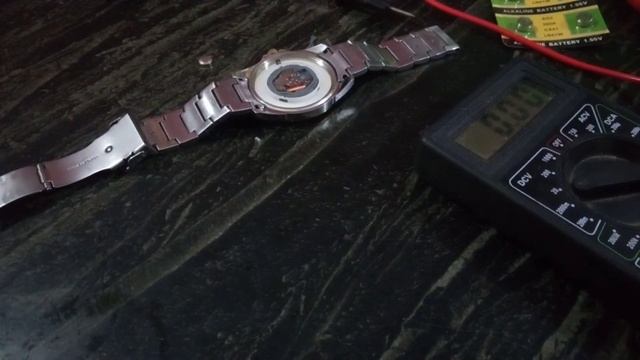 Trocando a bateria do relógio séculos смотреть онлайн