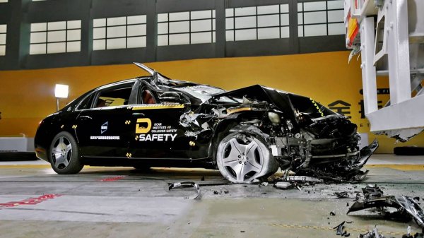 Краш-тест нового Mercedes-Maybach S-Class 2024 от DCAR IOCS на CarMaps.Ru