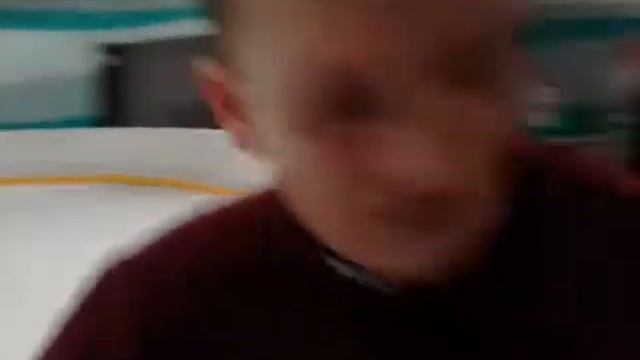 Катаюсь один на коньках в красном Ките на предпоследнем сеансе