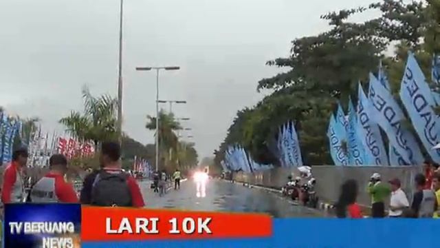 LARI 10K /// TRIANINGSIH JUARAI LOMBA LARI 10 K смотреть онлайн