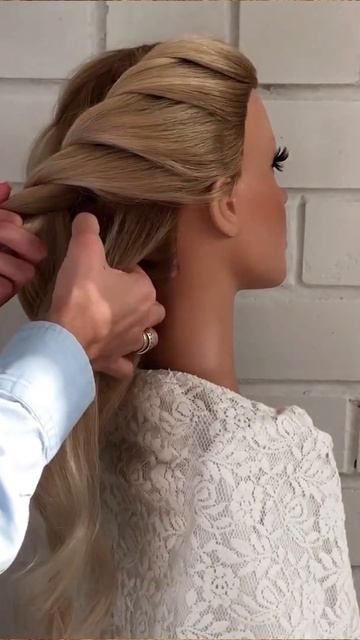 Как сделать низкий пучок на двух прядях? смотреть онлайн