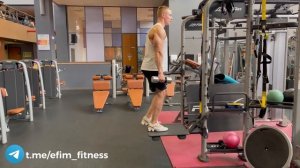 Зашагивания на тумбу с гантелями - техника выполнения