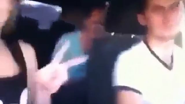 Девушка легкого поведения курит и пьет в машине (Drunk Girl Fails) смотреть онлайн