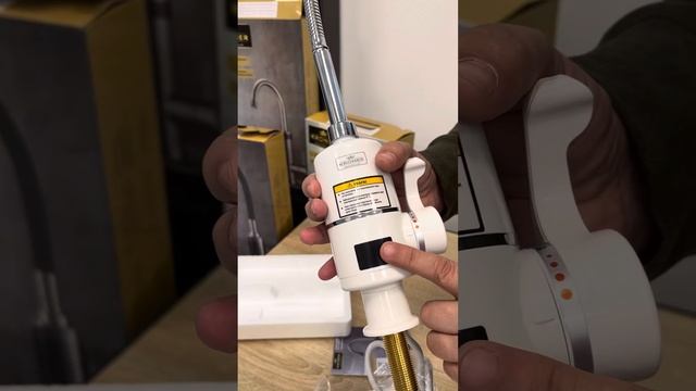 Проточний водонагрівач Kroner KRM Volt - CW090R з дисплеєм