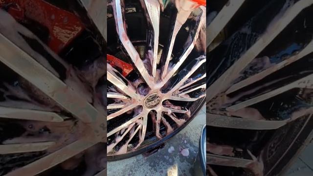 Mycie felg Kenotek Wheel Cleaner Ultra i szczotki Vikan. смотреть онлайн
