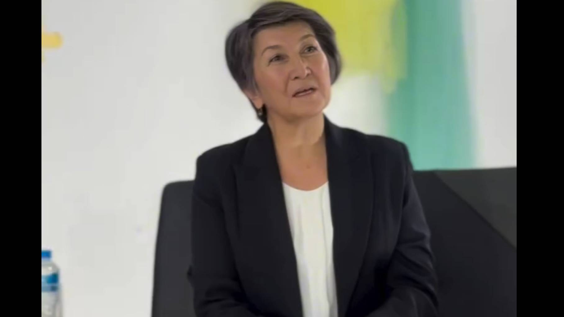 Эльмира Ринатовна на встрече с учениками и поклонниками проекта "Мектеп OnLine". смотреть онлайн