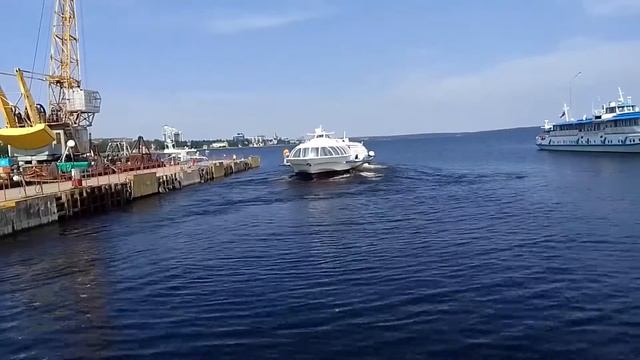 Метеор-048. Отходит от причала. Петрозаводск. смотреть онлайн