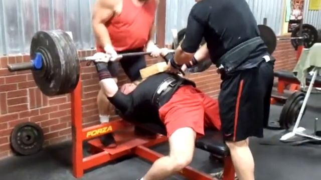 Brant Bishop 530 Bench Press 2 Boards 3Reps смотреть онлайн
