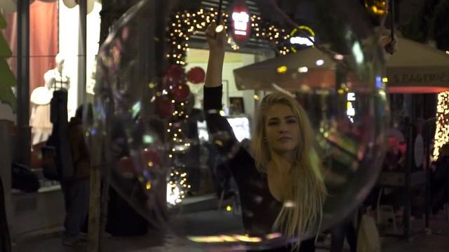 Moving Faces | Bubble Girl смотреть онлайн