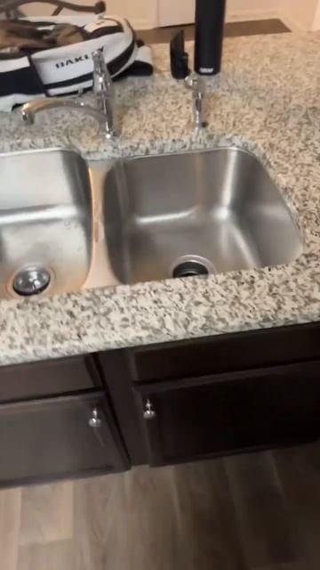Would You Get This Fixed In Your New Home? смотреть онлайн