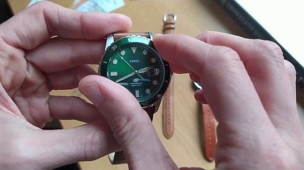 SHORT WATCH REVIEW: Fossil Blue FS5946 with Green Dial, Leather Strap!