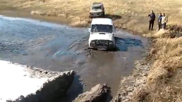 Выход из брода УАЗ смотреть онлайн