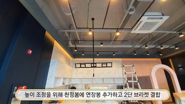 시흥 시니어 카페 삼성 43인치 디스플레이 TV로 천장 2단 전자메뉴판 설치| Samsung 43 inch cafe menu board installation смотреть онлайн