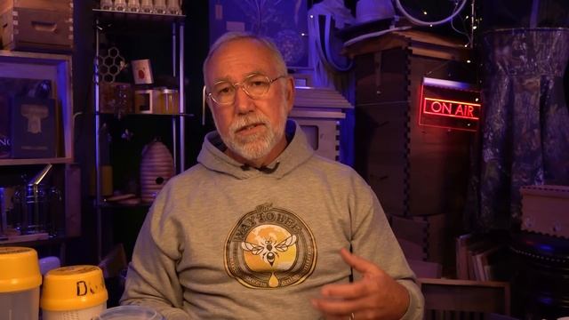 Backyard Beekeeping Questions and Answers Episode 183 CO2 Mite Count System and more, winter ready. смотреть онлайн