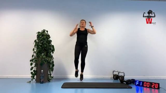 30 MIN HIRT (HIIT W/DUMBBELLS) FULL BODY HOME WORKOUT /INTERVAL TRAINING AND TRICEPS FINISHER смотреть онлайн