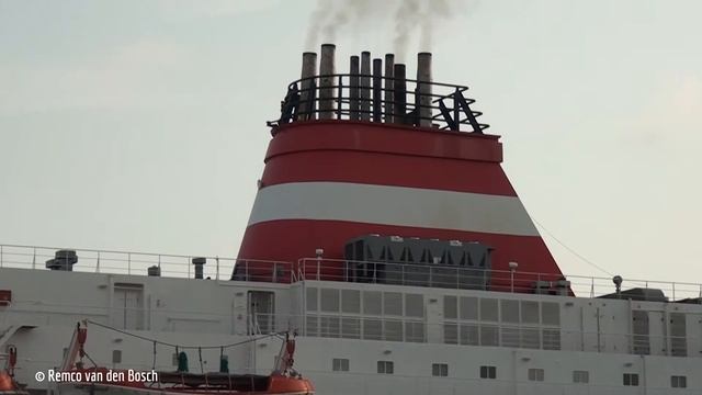 Arrival of ferry SNAV ADRIATICO at Barcelona 18 august 2016 смотреть онлайн