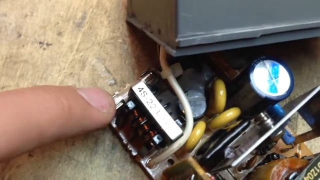 Apple Macintosh Powerbook Power Supply Brick ELNA Leaking Capacitors смотреть онлайн