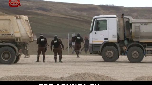 SSG ARUNCA CU PIETRE IN PROTESTATARI смотреть онлайн