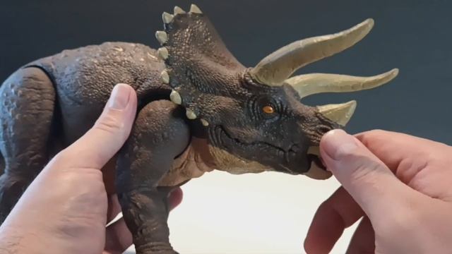 Mattel Jurassic World Dino Trackers Habitat Defender Triceratops