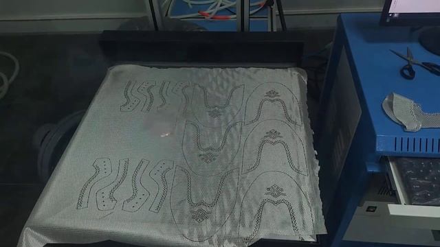 60W RF Tube Co2 Laser Marking Machine with 600*600MM Area to Cut the Fabric. смотреть онлайн