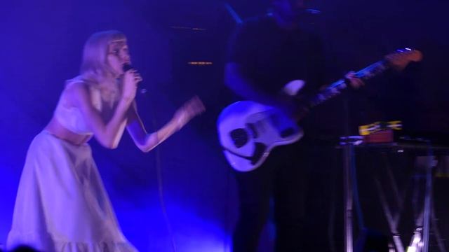 Aurora - Daydreamer live Albert Hall, Manchester 05-11-19 смотреть онлайн