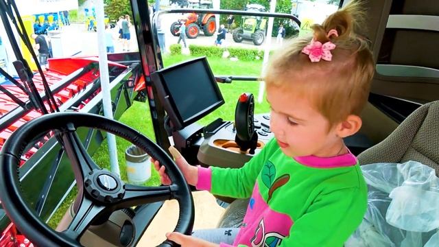 Alina pretends to play Combine Harvester Operator. Алина играет в оператора уборочного комбайна. смотреть онлайн