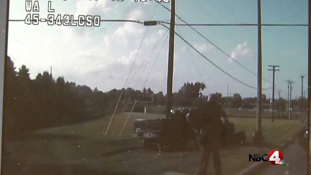 Dash camera video shows pickup truck run down Licking County deputy смотреть онлайн