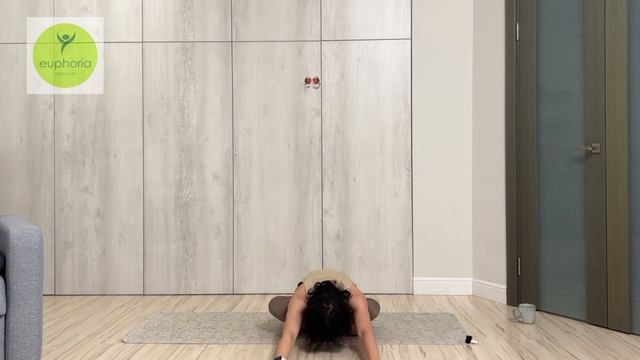 Концентрация на дыхании, полезные позы для шеи, плеч и спины #йогадляновичков #йогакаждыйдень #йога смотреть онлайн