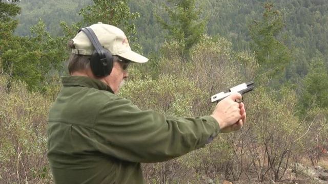 Sig Sauer Mosquito & Glock 17 смотреть онлайн