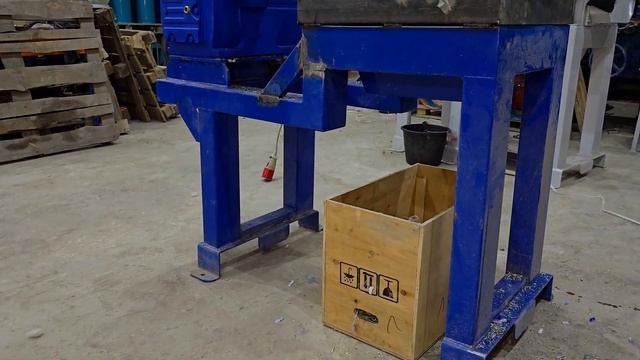 Дробилка для ПЭТ бутылки и пластика | Дробилка бутылок | дробилка пластика. Шредер ИШМ-220 смотреть онлайн