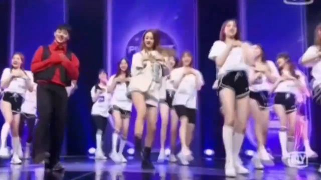 BAHIYYIH dancing to o.o.o and connecting with masters! смотреть онлайн