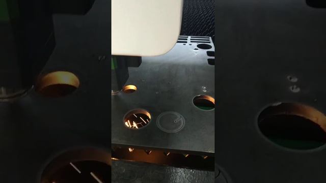 1000W cut 10mm carbon steel by fiber laser metal cutting machine смотреть онлайн