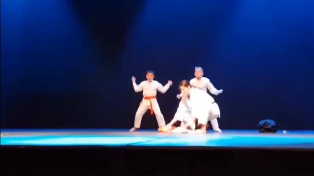 Fragment pokazu: Wytwórnia Łódź 2017! Scenariusz też wykonanie i reżyseria Katarzyna Beata Łuczak! смотреть онлайн