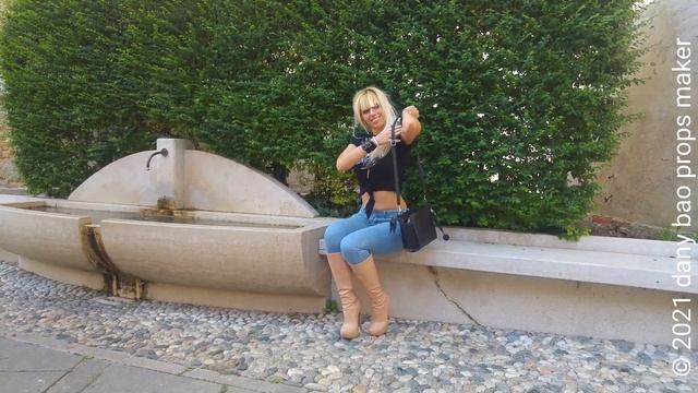 DANA LABO - blonde girl walk in leather boots high heels and leggings jeans смотреть онлайн
