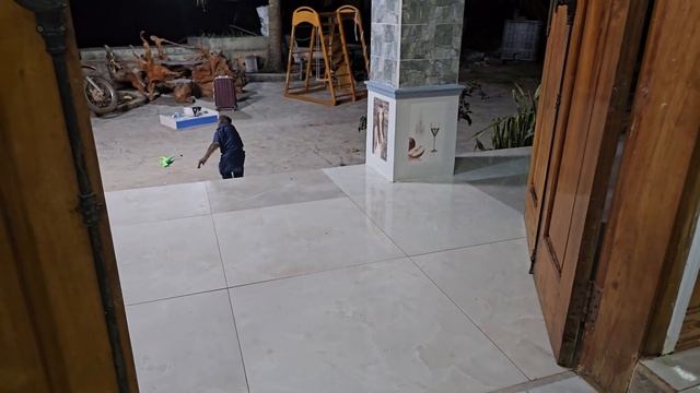 So funny cute 😂 Monkey Su naughty calls Kuku help mom drags things into house смотреть онлайн