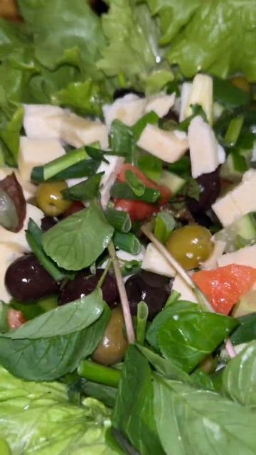 Греческий салат 🥗 #greeksalad #salata #shorts #food смотреть онлайн