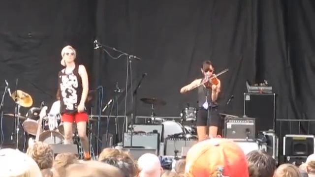 EMA - "California" Live at Pitchfork 2011 смотреть онлайн
