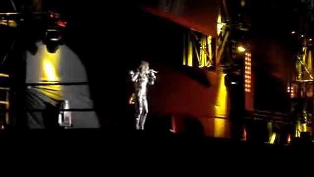 The Black Eyed Peas, The E.N.D. TOur смотреть онлайн