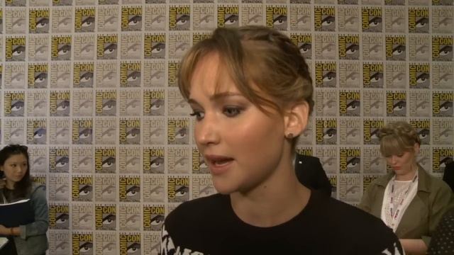 Игрите на глада: Възпламеняване - Comic-Con 2013 - Дженифър Лорънс смотреть онлайн