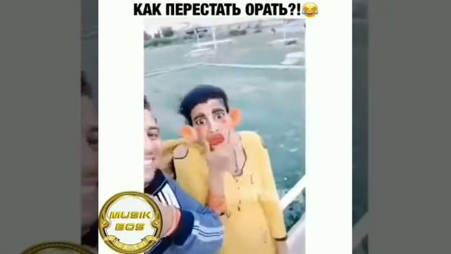 Издевается над девушкой. Маска. смотреть онлайн